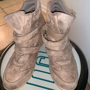 Light brown dress shoes size 9